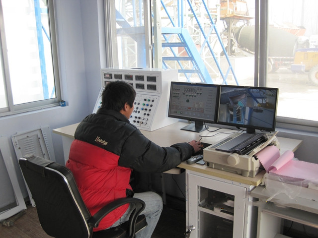 混凝土攪(jiǎo)拌站水泥倉和控(kòng)制系統的維護和(hé)保養